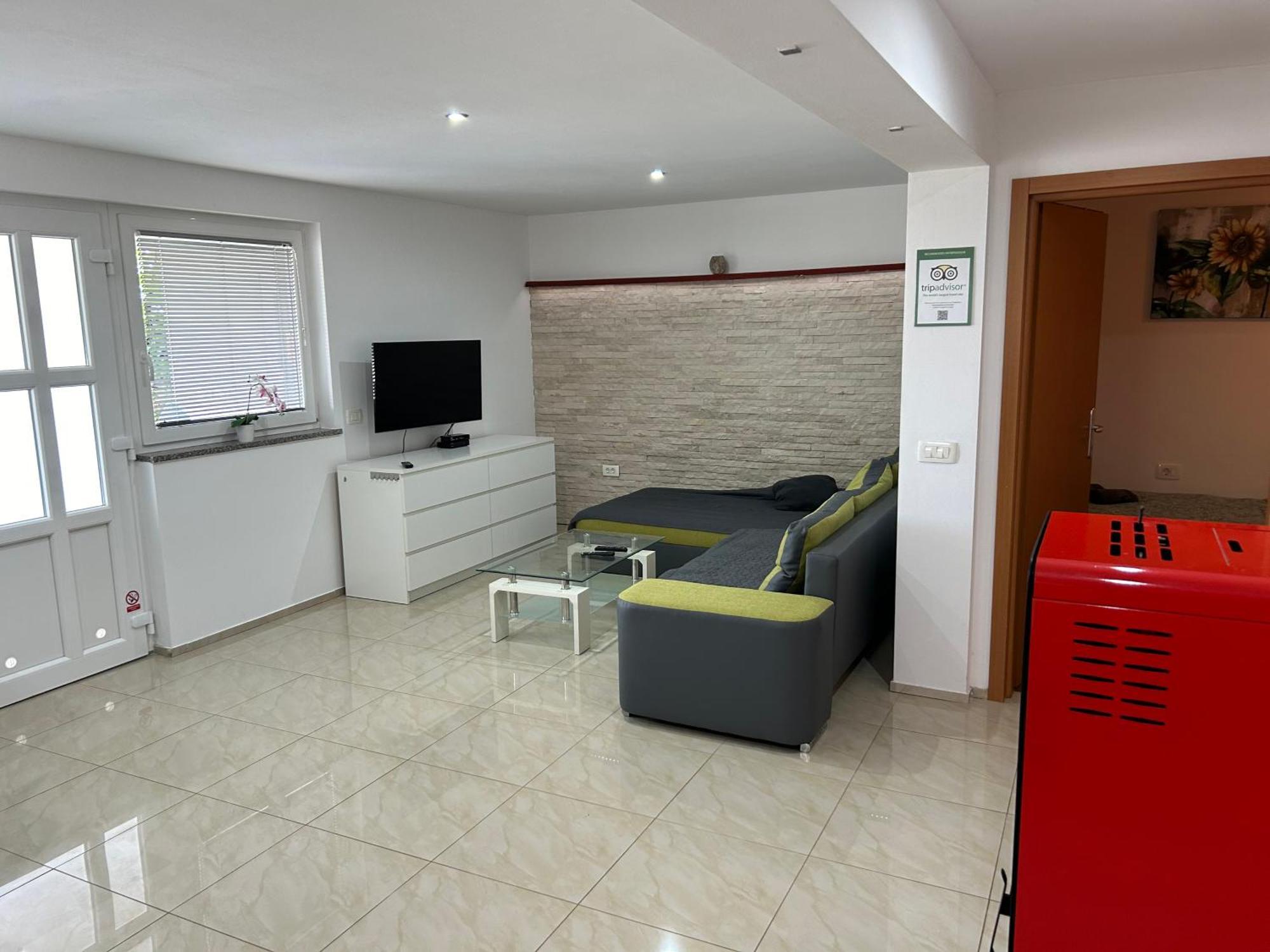 Apartament Erzen *
