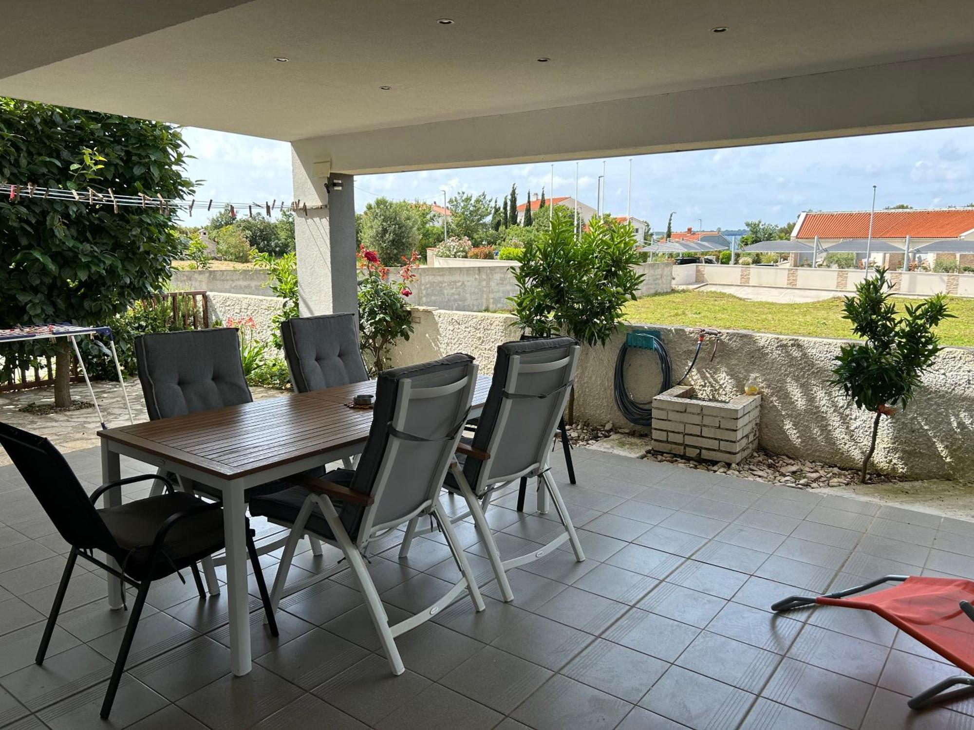 Erzen Apartament *